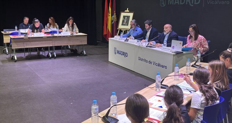 Ángel Ramos preside el Pleno de Infancia y Adolescencia de Vicálvaro