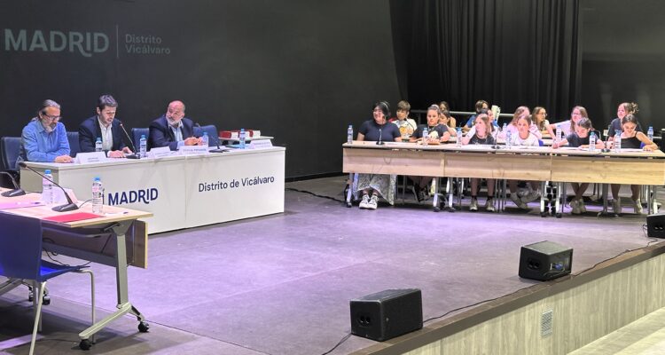 Ángel Ramos preside el Pleno de Infancia y Adolescencia de Vicálvaro