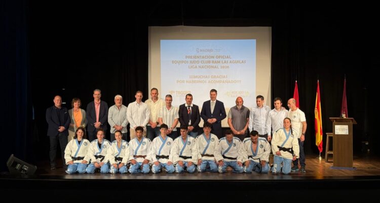 Alberto González en la gala presentación de los equipos del Club de Judo RAM en Latina