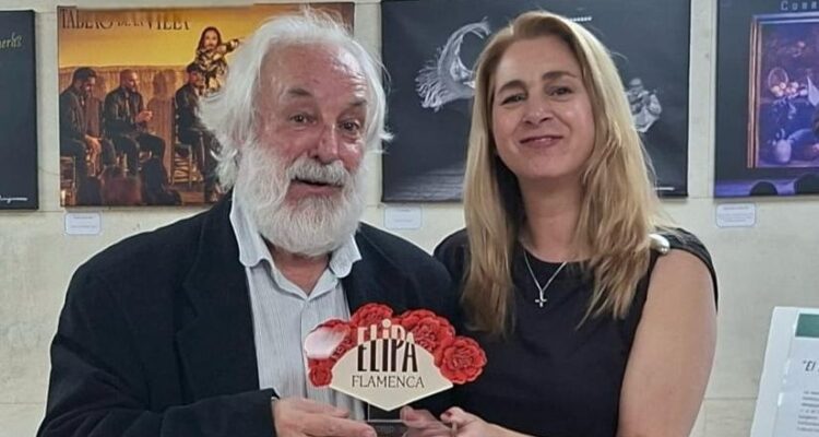 Nadia Álvarez entrega los Reconocimientos Elipa Flamenca