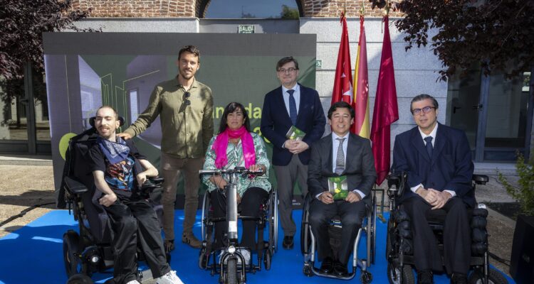 González y Fanjul con participantes en Plan Adapta 2026