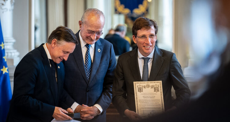 Almeida en su visita a Málaga con motivo de la Semana Santa