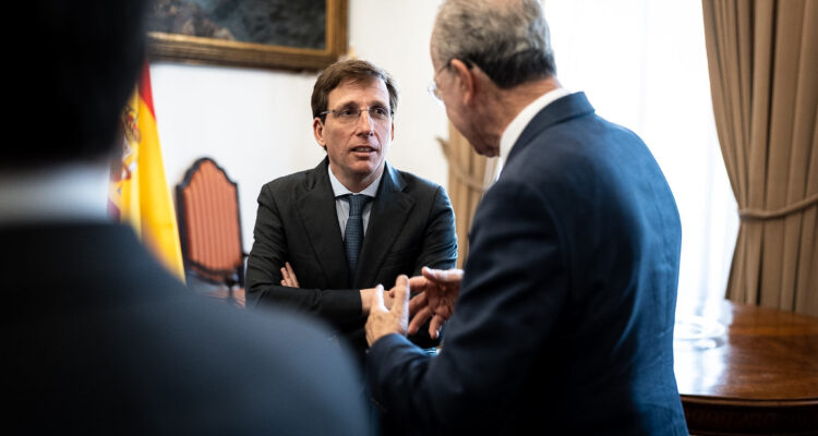 Almeida en su visita a Málaga