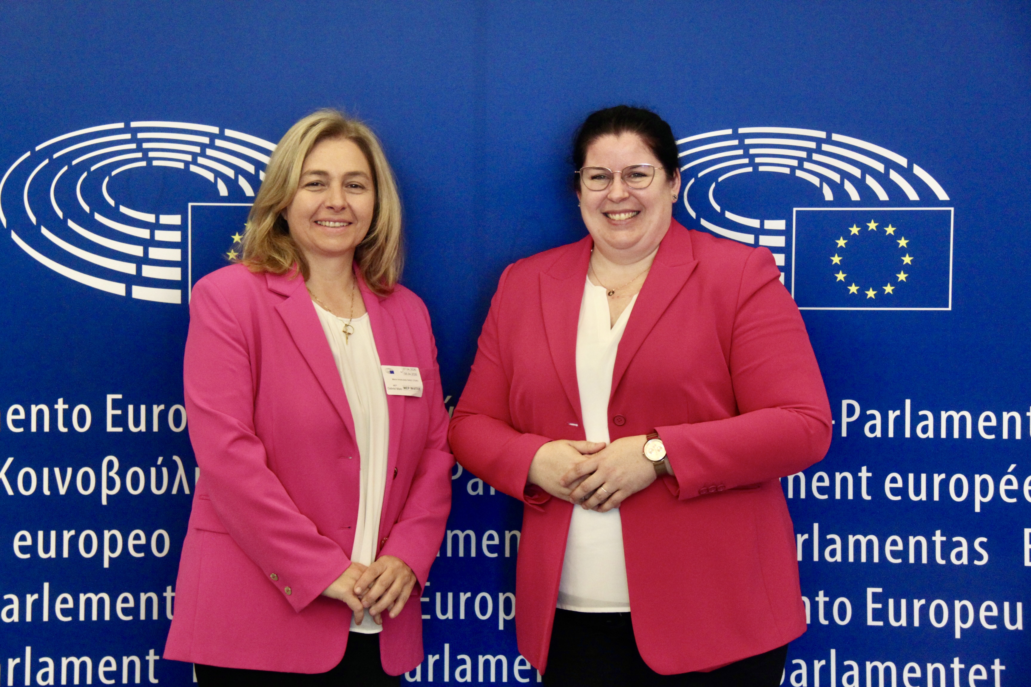 La vicealcaldesa de Madrid y delegada de Seguridad y Emergencias, Inma Sanz, junto a la eurodiputada del Grupo del Partido Popular Europeo, Lena Düpont