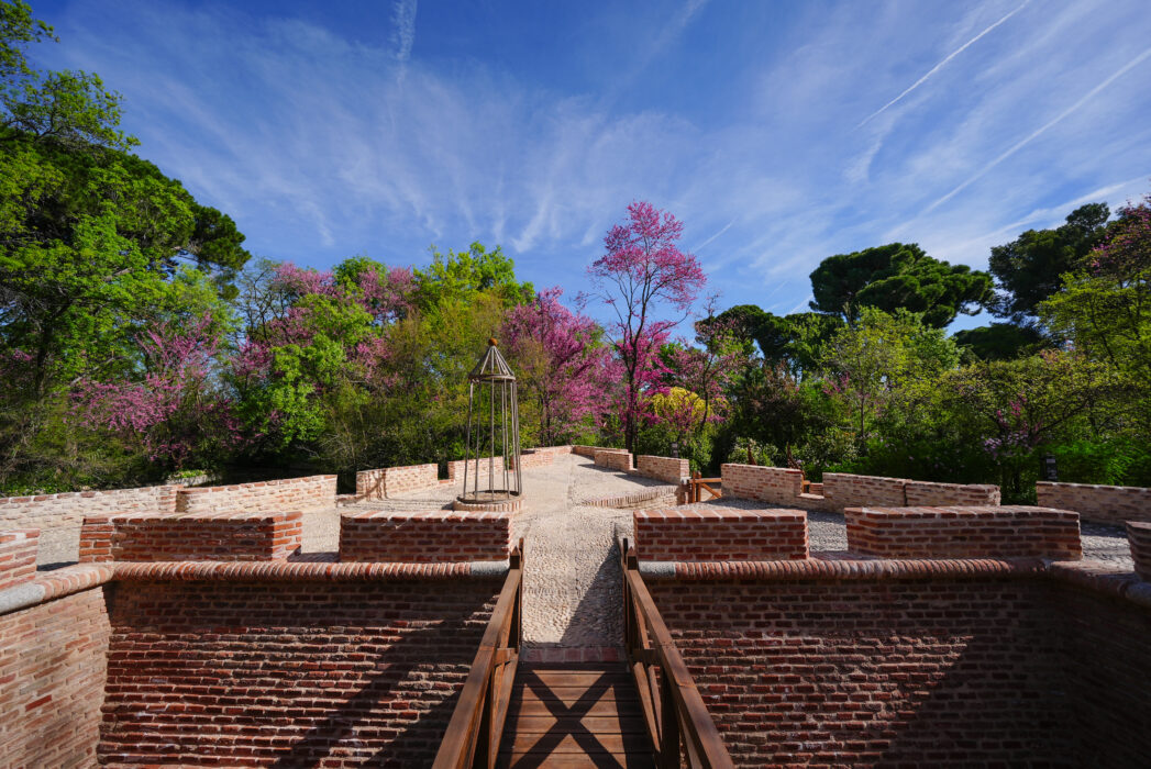 Jardín histórico El Capricho en el distrito de Barajas