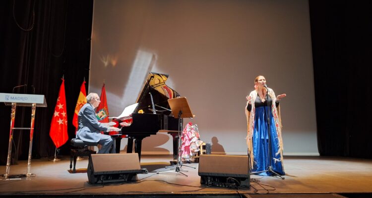 Actuación de los artistas Mercedes Granda y Jaime Tamayo