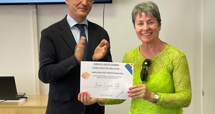 Martínez Páramo entrega lo premios de relatos cortos