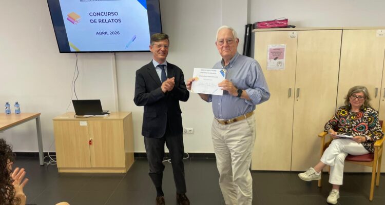 Martínez Páramo entrega lo premios de relatos cortos