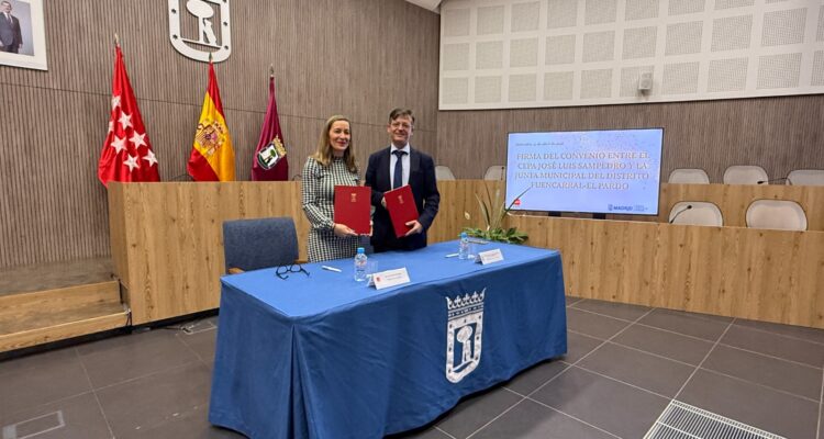 Martínez Páramo firma el convenio con el CEPA J.L Sampedro