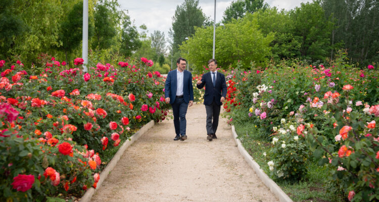 Martínez Páramo y González Pereira visitando zona de parque de La Gavia