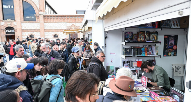 Visitantes en la segunda edición de la Feria del Cómic de Madrid