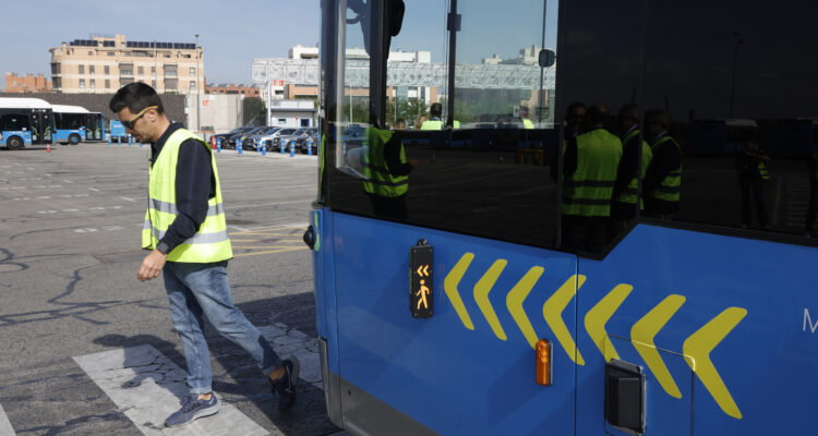 Momento de comprobación del sistema piloto antiatropellos