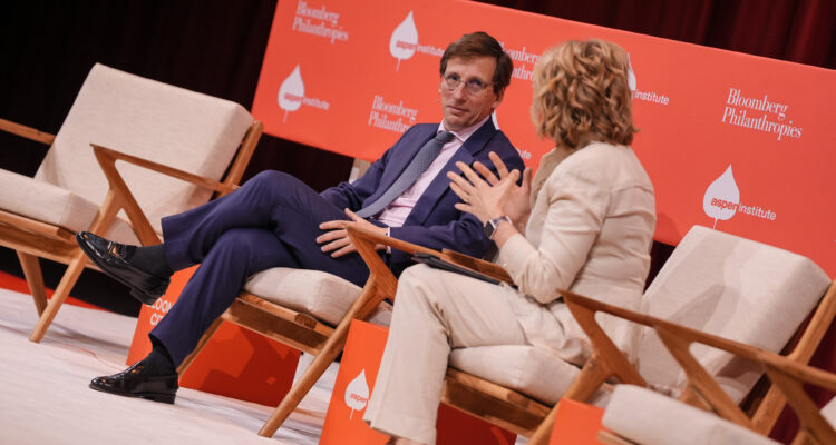 Momento de intervención de Almeida durante el foro Bloomberg Citylab