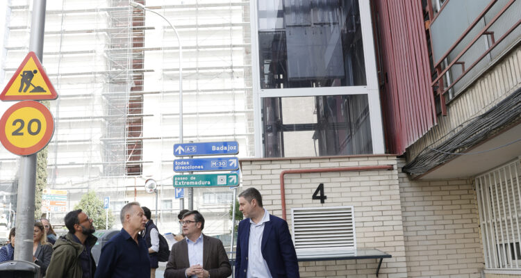 Momento de la visita a barrio de Lucero (Latina)