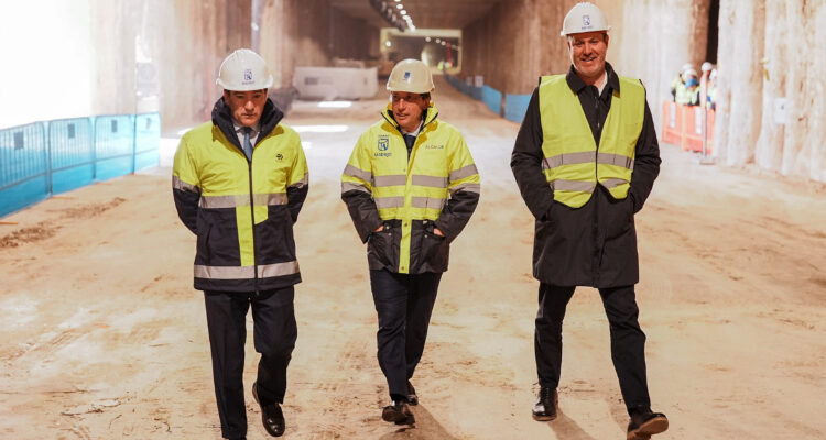 Almeida informa sobre el avance del soterramiento de la A-5 durante una visita a las obras