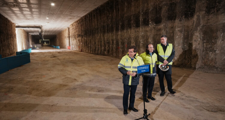 Almeida informa sobre el avance del soterramiento de la A-5 durante una visita a las obras