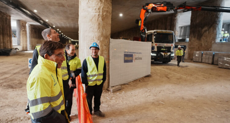 Almeida informa sobre el avance del soterramiento de la A-5 durante una visita a las obras