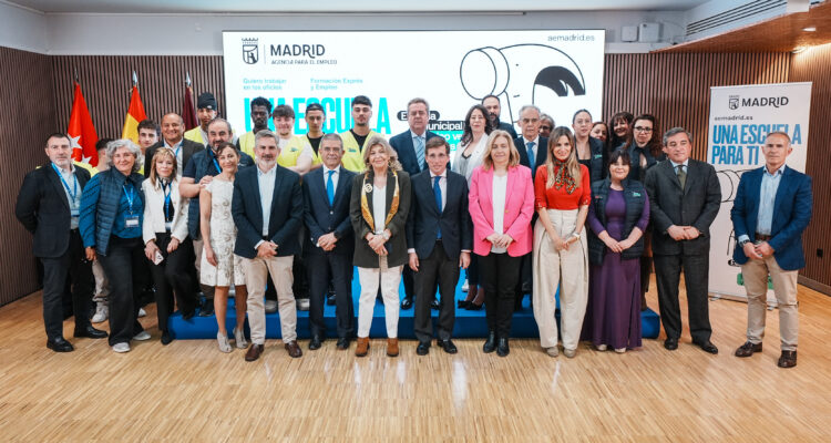 El alcalde Madrid, José Luis Martínez-Almeida, ha visitado esta mañana la Escuela Municipal de Empleo Verde y Oficios
