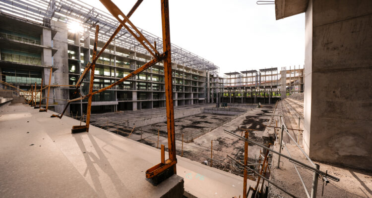 Obras del espacio interior del complejo multiusos