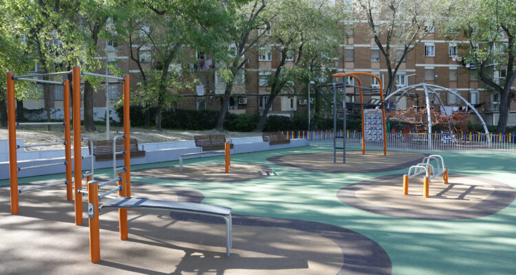 Nuevas instalaciones de la zona verde situada en la avenida del Marqués de Corbera