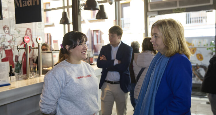 Sanz en momento visita Mercado de San Miguel