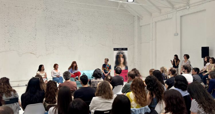 Vermú y poesía durante el III Festival Iberoamericano de Poesía Bajo 35 de Tetuán