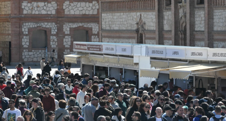 Visitantes en la segunda edición de la Feria del Cómic de Madrid