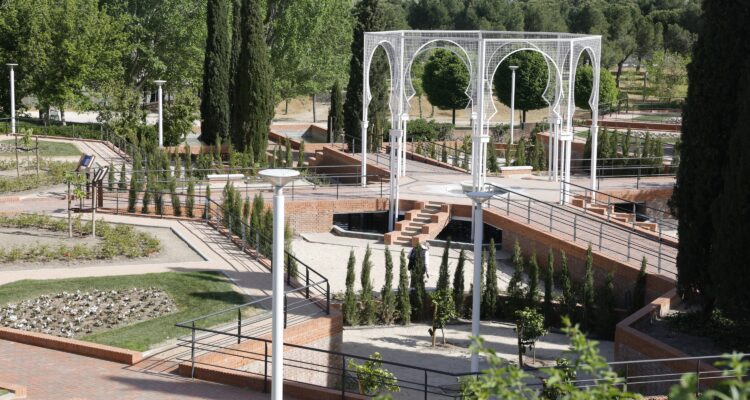 Vista del jardín árabe del parque Juan Carlos I