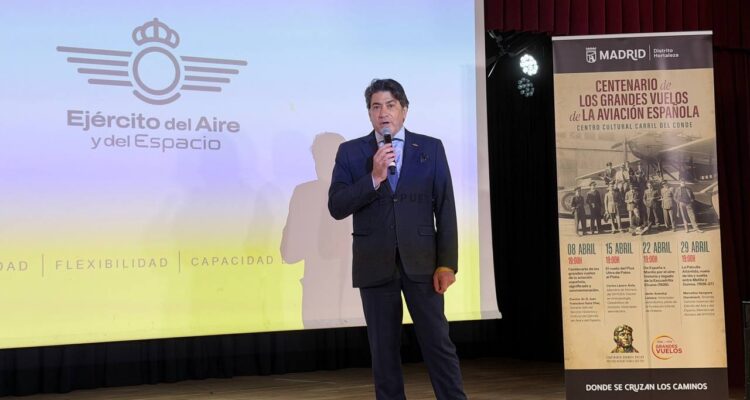 David Pérez, en la inauguración de la conferencia ‘Centenario de los grandes vuelos de la aviación española, significado y conmemoración’