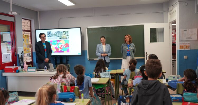 La concejala, Yolanda Estrada, en su participación como jurado en el concurso ‘Crea tu Propia Menina Infinita’