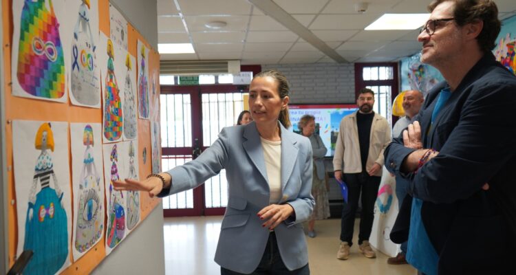 La concejala, Yolanda Estrada, en su participación como jurado en el concurso ‘Crea tu Propia Menina Infinita’