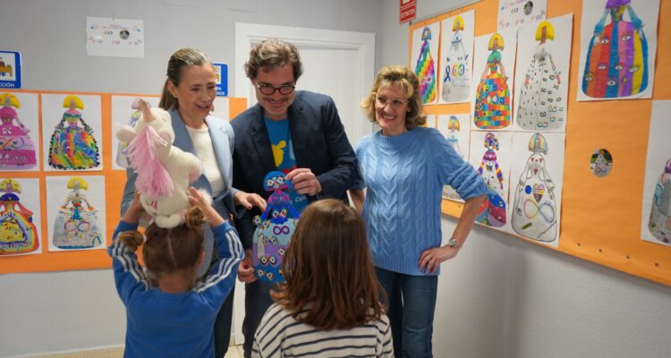 La concejala, Yolanda Estrada, en su participación como jurado en el concurso ‘Crea tu Propia Menina Infinita’