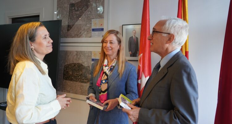 La concejala Yolanda Estrada ha recibido a la asociación Power to Code por el Día Internacional de las Niñas en las Tecnologías de la Información y la Comunicación