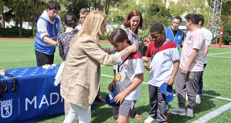 Entrega de trofeos y medallas de las Escoladas de Ciudad Lineal 2026
