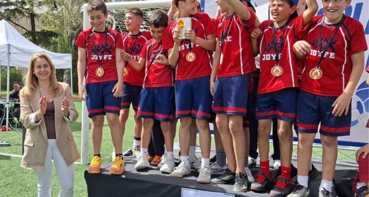 Entrega de trofeos y medallas de las Escoladas de Ciudad Lineal 2026