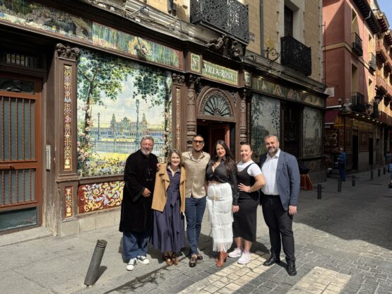 Marta Rivera de la Cruz ha inaugurado la placa acompañada del concejal de Centro, Carlos Segura, y el bailaor Antonio Canales