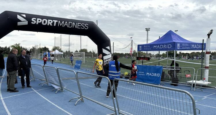 Línea de meta del Cross Escolar de Vicálvaro 2026