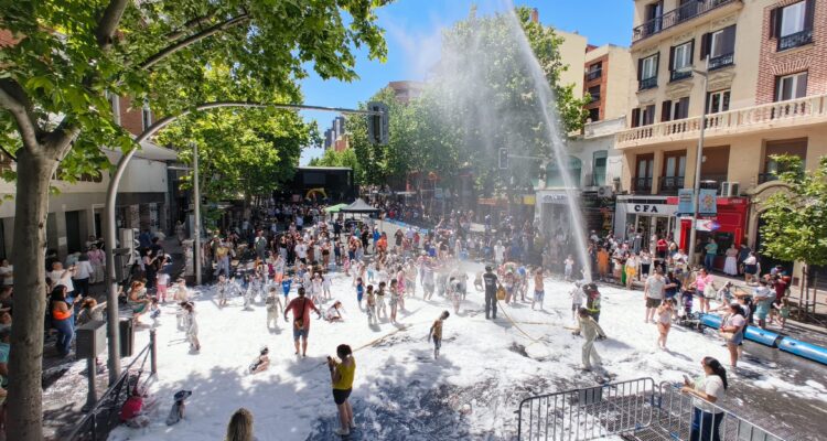 Baño de espuma en el Día de la Infancia en Tetuán