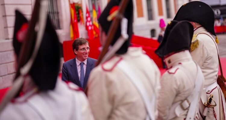 El alcalde de Madrid, José Luis Martínez Almeida, en los actos institucionales del 2 de mayo