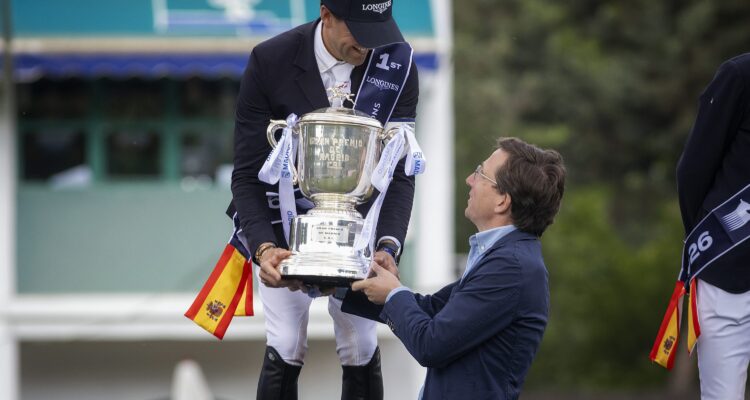 Almeida en la entrega del trofeo Longines Global Champions Tour Gran Premio de Madrid