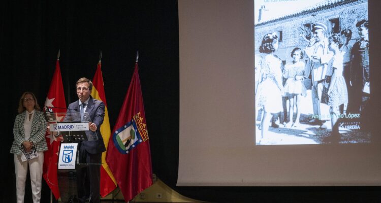 José Luis Martínez-Almeida, durante la presentación del libro póstumo del periodista y Cronista de la Villa Ángel del Río, Se hace saber… Bandos y órdenes curiosas y polémicas de los alcaldes de Madrid
