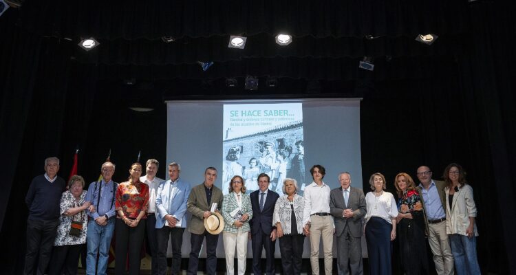 Presentación del libro póstumo del periodista y Cronista de la Villa Ángel del Río, Se hace saber… Bandos y órdenes curiosas y polémicas de los alcaldes de Madrid