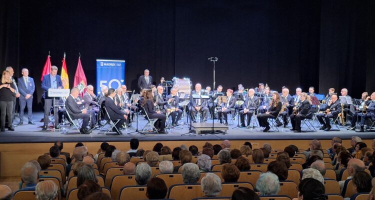 El concejal de Latina, Alberto González, en el homenaje al compositor Manuel Lillo
