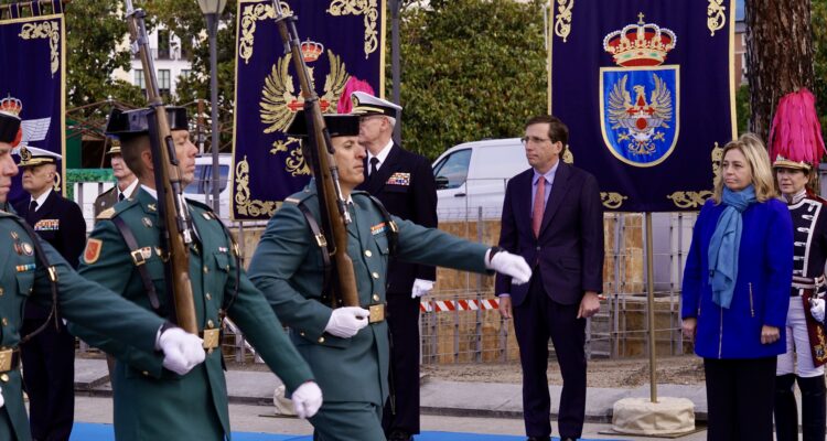El alcalde de Madrid, José Luis Martínez-Almeida, en el acto de izado de la bandera