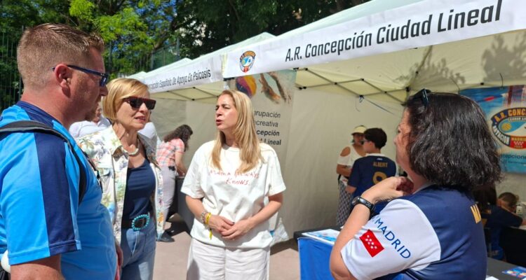 La concejala Nadia Álvarez en la Feria de Asociacionismo de Ciudad Lineal