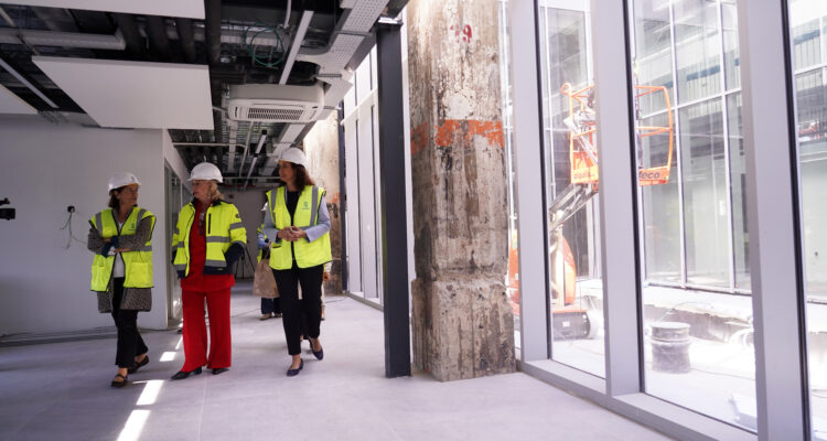 García Romero y Navarro visitan las obras del nuevo complejo municipal de Legazpi