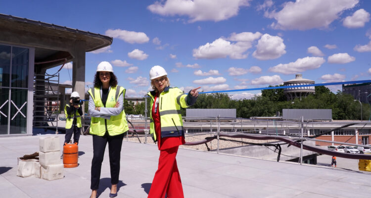 García Romero y Navarro visitan las obras del nuevo complejo municipal de Legazpi