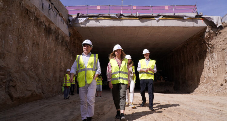 Carabante y González durante la visita al túnel de la A-5, cuya excavación acaba de concluir
