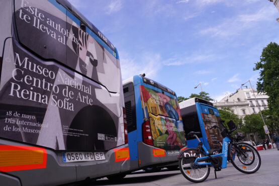 Autobuses EMT Madrid vinilados con motivo Día de los Museos