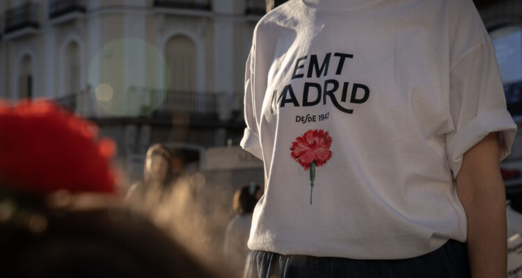 Camiseta de la colección especial de EMT Madrid para festejar San Isidro